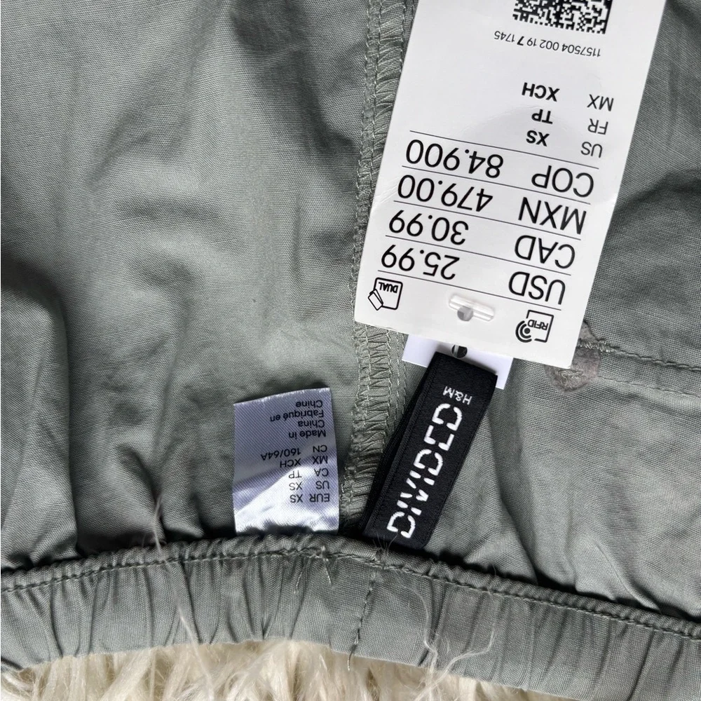 DIVIDED - Picture 7 of 10